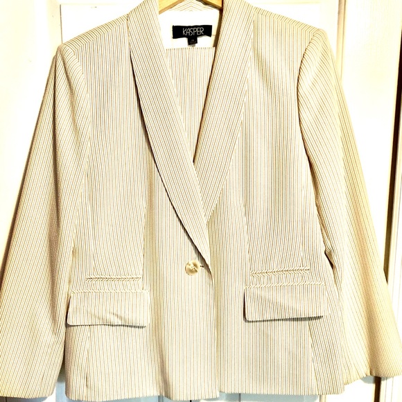 ladies white jacket size 18